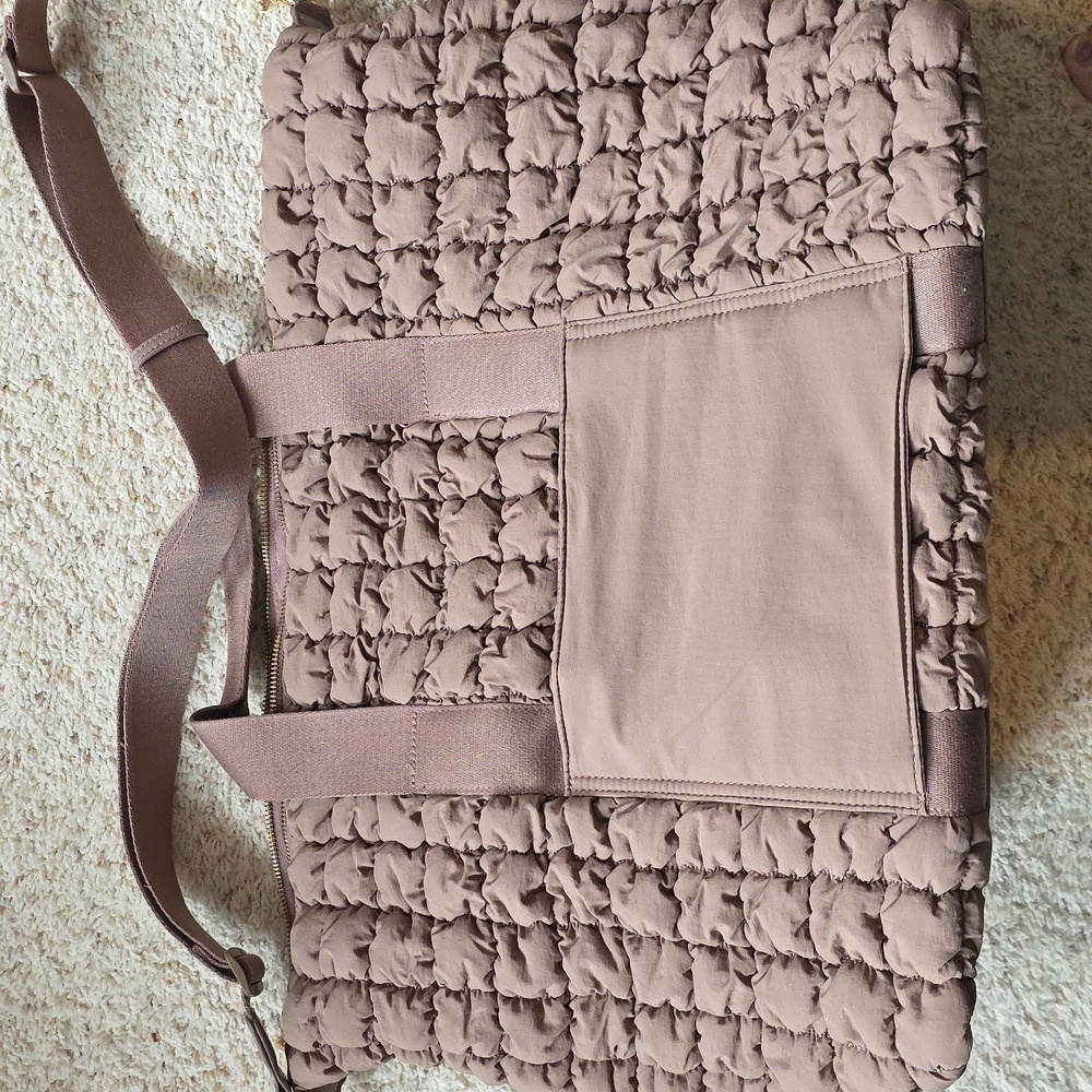 Nwot Universal Threads Weekender - image 6